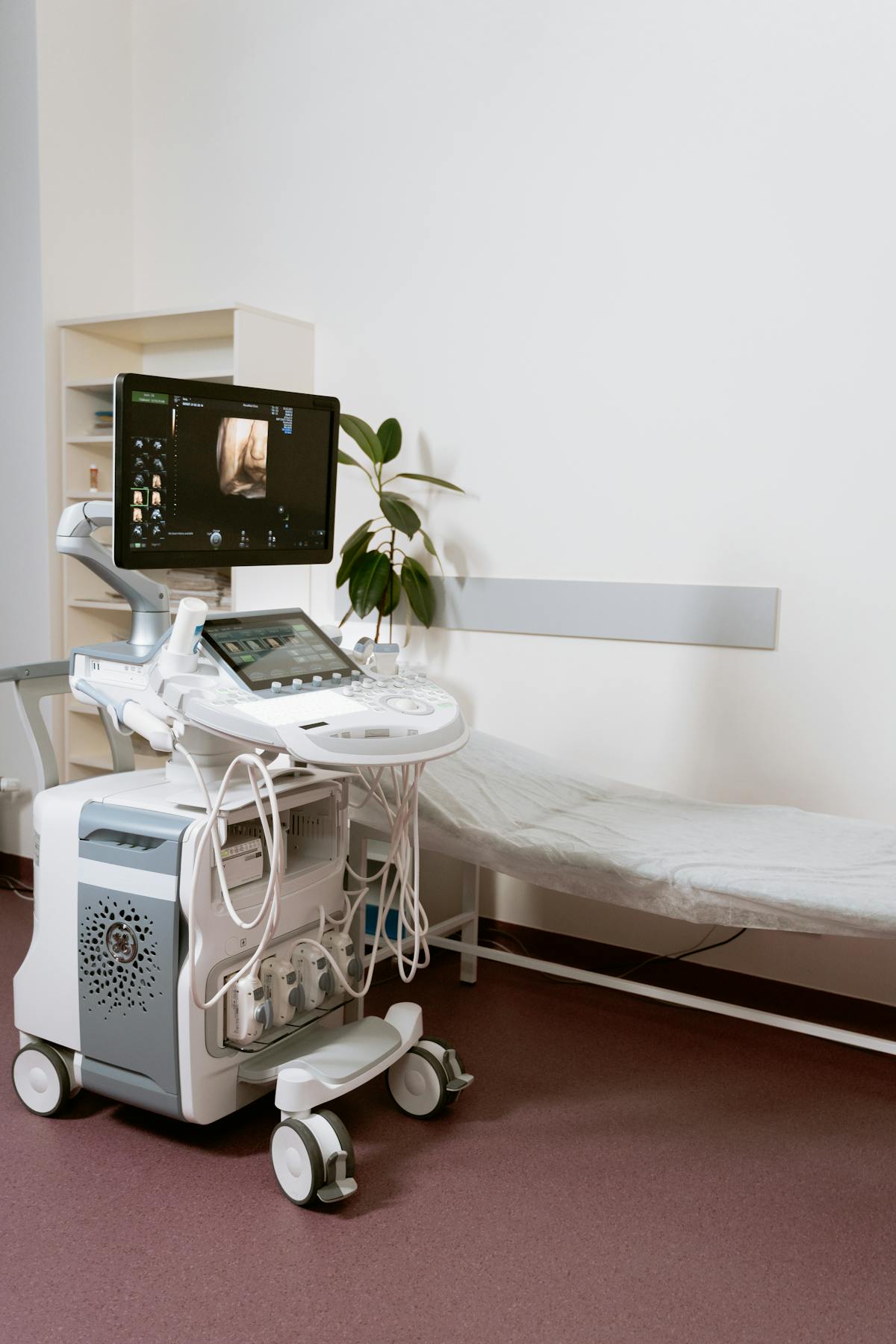Ultrasound Machine Uses and Benefits in Healthcare (Hospital & Clinic)